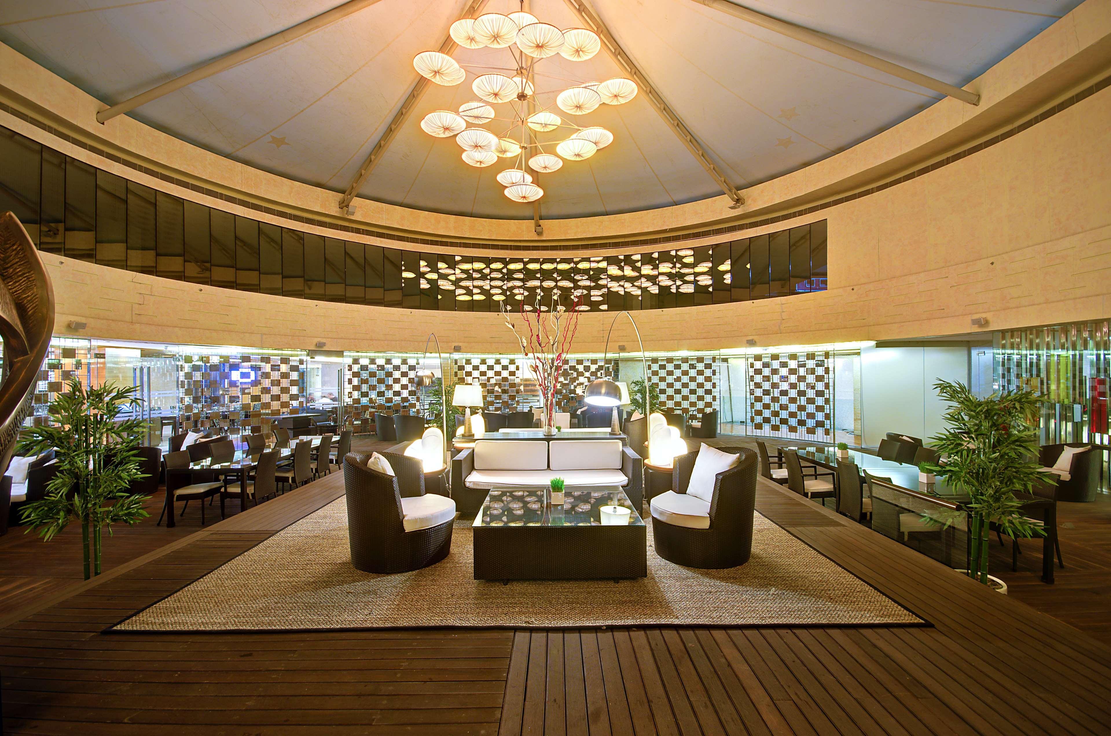 Radisson Blu Kaushambi Delhi Ncr Hotel Ghaziabad Exterior foto