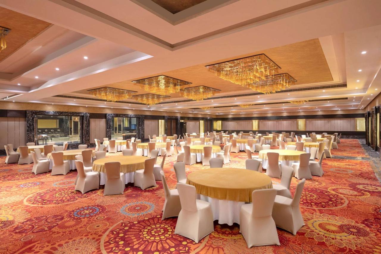 Radisson Blu Kaushambi Delhi Ncr Hotel Ghaziabad Exterior foto